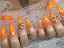 ワンハンドレッドプラス(100+)/オレンジチークネイル