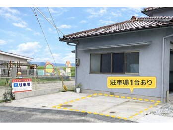 おうちサロン ミキ/敷地内に駐車場あります