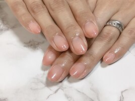 上品なベージュカラーグラ