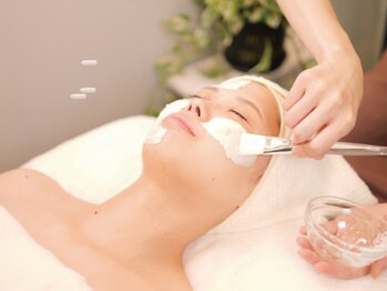 カフカ(Kafka)の写真/【お顔の産毛、くすみが気になる方に◎】大人気のフェイシャルワックスで産毛・古い角質をすっきり除去!!