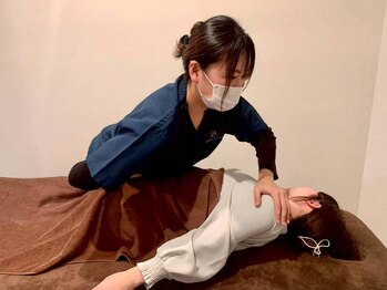 グロウ鍼灸整体院 新井薬師院(GLOW鍼灸整体院)の写真/巻き肩や姿勢の悪さからくる〈首肩こり〉もお任せ!正しい姿勢への導きから体の不調を正します!新井薬師院