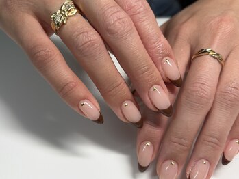 シウ(Siu)/215 ブラウンフレンチネイル