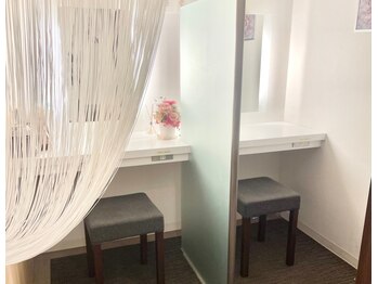 エステティック レイビス 川崎店(RAYVIS)/明く清潔なメイクスペース