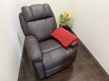アトランティス ネイルアンドアイラッシュ 羽倉崎(Atlantis Nail&Eyelash)の雰囲気(ふわふわリクライニングチェアでゆったりおくつろぎいただけます)