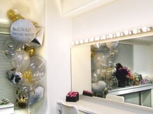 メナードフェイシャルサロン 梅田豊崎/大きな女優鏡でお化粧直しを