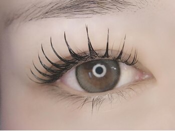 チルシー(Chilsea)の写真/自まつ毛のようなナチュラルまつエクで、長さと束感UP!抜け感がすごい◎自まつ毛ではちょっとたりない方へ!