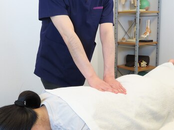 丸の内接骨院グループ 銀座リリース整体院/◆施術風景【腰】