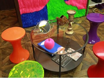 アイモンスター(eye monster。)/カラフルなお待合テーブル☆