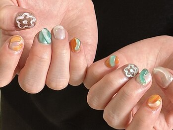 個性派ショートネイル