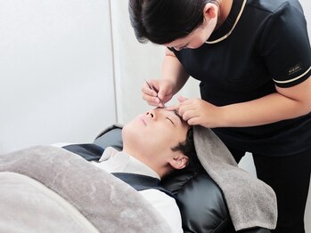 ジェントブロウ 堺筋本町店(GENTBROW)の写真/メンズ専門アイブロウサロン！男性専門なので、もちろんお客様は男性のみ。プライベート空間で贅沢時間！