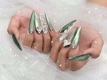 ベルグローアルファネイル(BELLE GROW ALPHA NAIL)/ロングネイルに緑マグネット☆