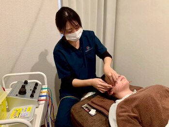 グロウ鍼灸整体院 新井薬師院(GLOW鍼灸整体院)の写真/【大人気の美容鍼もお任せ】お顔の浮腫み,たるみも美容鍼でケア◎リフトUP効果はもちろん,疲れ顔もスッキリ