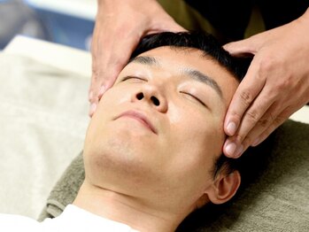 ほねつぎ市川はりきゅう接骨院/クー(kuu)の写真/【ドライヘッドスパ】なかなか解消されない疲れや頭痛は頭のコリが原因かも。こだわりのハンド施術