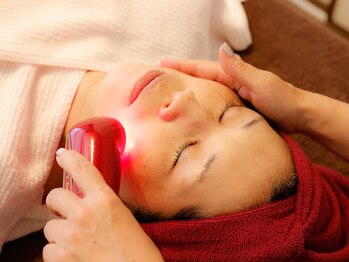 ドゥースモモ(DOUCE momo)/美顔器でリフトアップ♪