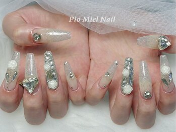 ピオミエルネイル 新宿(pio miel nail)/ヌーディーベージュ×ビジュー