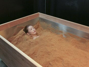 酵素SPA　PONO【4/3 NEW OPEN（予定）】の写真/【首肩コリ・眼精疲労】温熱効果でガチガチの筋肉を芯から解きほぐす。酵素浴で叶える究極のリラックス