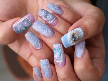 ネイル アトリエ コモード(nail atelier Comodo)/絵画ネイル [蓮とペキニーズ]