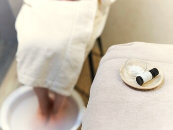スイウ 中目黒店(SUiU)の写真/お悩みに合わせた特別な香りの足湯で癒しのひとときを＊[中目黒/肩こり/リンパマッサージ/ヘッドスパ/整体]