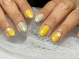 マスタード×グリーンで秋ネイル