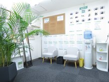 やち鍼灸院/広々とした待合室