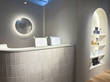 アンティアージュ 福岡本店(antiage)の雰囲気（店内に入ってすぐの受付カウンター広々とした店内です！）