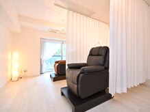 リクライニングなので妊婦の方も楽な体勢で施術が受けられます