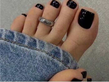 アールエイチネイル(ЯH nail)の写真/ハンド不可でもOK！足元から始める秘密のオシャレ♪華やかデザインで脱いでも自信の持てる私へ◎