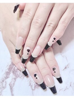 ミニョン(Minyon)/黒フレンチネイル