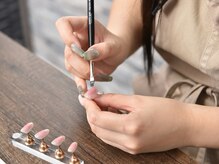 ルアーネイル(Lure nail)の雰囲気（肌なじみの良いパラジェルカラーをご提案します◎）