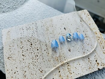 テテネイル(tete.nail)/センターフレンチ×ビジュー