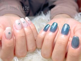 左右非対称　ビジューネイル
