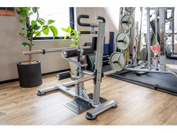 ゼットジム(Z-GYM)/スタンディグヒップスラスト2