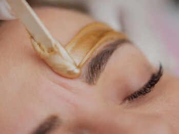 ニコヘアープラス(NICOhair+)の写真/【眉WAX脱毛￥2,500～】キッズもOK！まつ毛施術取り扱いサロンだからこその「眉×まつ毛」似合わせを提案♪
