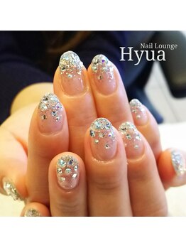 ネイルラウンジ ヒュア(Nail Lounge Hyua)/シルバーラメグラ×スワロ