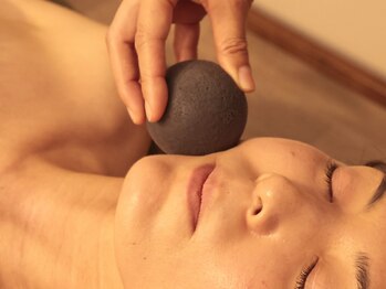 バンブー(Bamboo)の写真/【フェイシャル人気NO.1☆】美筋リフトアップでたるみケア&小顔見せ！熟練のハンド技で徹底アプローチ♪