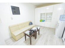 ムーヴ 巣鴨店(m.o.v.e)/内観写真(3)待合スペース