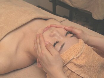 エステサロン シャルルーズ(CHALEURUSE)の写真/【駐車場あり！】当店独自の”フェイスリンパマッサージ”でリフトアップでシュッと小顔＆つるっと美肌に☆