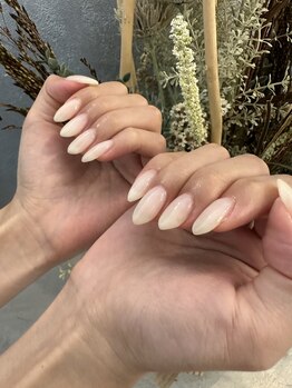 プルメリアドット(Plumeria.)/オフホワイトネイル