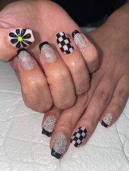 ネイルズフォーユー(Nails 4 U)/