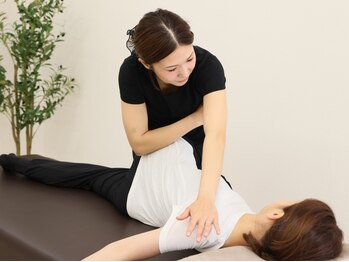 100年ストレッチの写真/関連する筋肉をほぐして姿勢を正す!バランスよく体を使えることで姿勢改善&首肩まわりのコリを解消♪