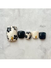 ネイルサロンリュクス (nailsalon Luxe)/フットネイル　手描きフラワー