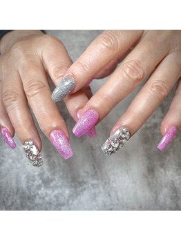 ストーン埋め尽くしネイル