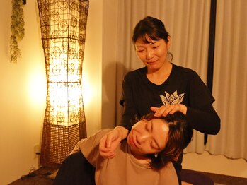 マスターのタイ古式/首をストレッチするとスッキリ！