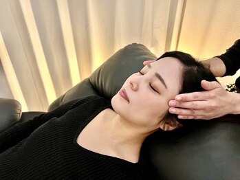 ツキヨミ 天文館(TUKIYOMI)の写真/《贅沢プライベート空間》内臓のツボと体全身が解れる頭皮マッサージ*至福の時間をお過ごしいただけます☆
