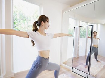 ヒトリウェルネス 高崎前橋店(HITORI WELLNESS)の写真/【完全個室フィットネス】きれいになりたいを叶える★LIVEレッスン・600本以上のレッスンが受け放題！