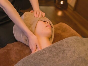 サロンドゥカルム(salon de calme)/施術風景 デコルテ