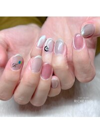 イニシャル入りライブネイル