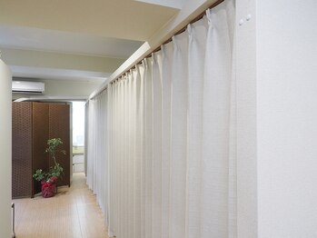 はりきゅう整骨院 健志/部屋のカーテンを閉めたら。