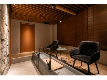 アカリ(燈 akari)/長野市初の足湯専用スペース完備