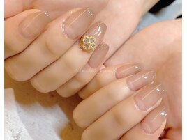 シアーネイル◎グラデ×パーツ